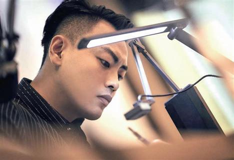 一个被老师耽搁的画家走红网络,估计女同学都不会逃课!