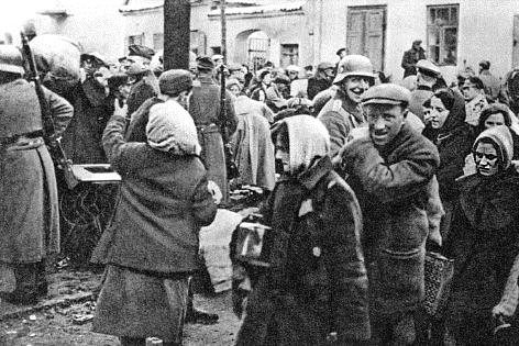 二战时，德国纳粹辨别犹太人，为何要脱去其裤子？原因其实很简单