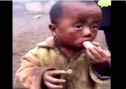 3岁孩子第一次吃火腿肠, 接下来的一幕内心不平静