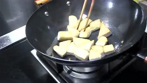 为什么饭店的大铁锅从来都不粘锅？