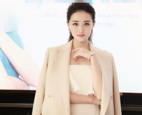 曝光：徐璐的白裙，刘亦菲的帅气皮衣，哪一款好看？