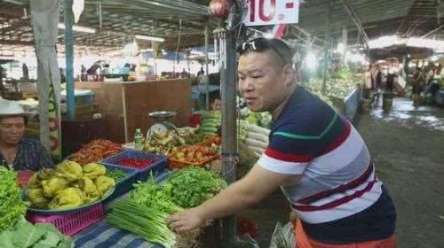 谁说买菜是女人的事？洪金宝爱逛菜市场，黄磊挑选食材很专业！