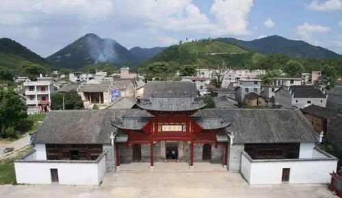 深厚的千年历史文化底蕴，山青水秀，风光媲美