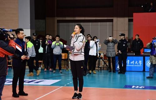 不舍！中国排球女神惠若琪正式退役，队友拥抱相送现场十分温馨