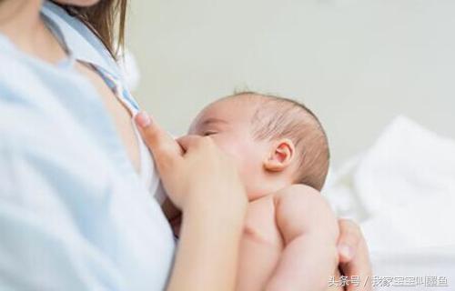 新生儿在医院时该不该喂奶粉？宝宝真的可以饿两三天吗？