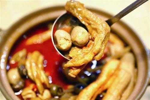 特色小吃之柳州螺蛳鸭脚煲实在太香太好吃了！！！！