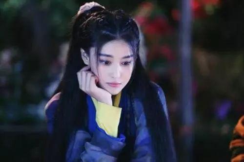 张馨予反串出演《凤囚凰》风头胜过关晓彤，但比起她们可差远了！