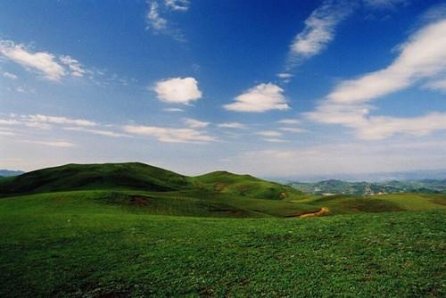 马摆大山景区 一个集峡谷、海子为一体的高山体闲度假旅游区