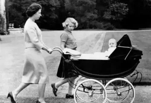 王冠、家书�、婴儿车……中外历史上的奇葩传家宝大盘点！