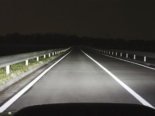 汽车大灯的使用寿命是多长时间？