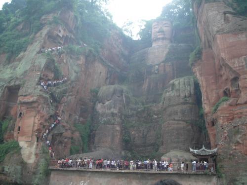 四川著名地标: 乐山大佛, 中国最大的一尊摩崖石刻造像!