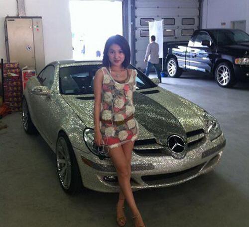 郭美美18岁的照片，曾经开玛莎拉蒂百万豪车，如今只能吃劳饭！