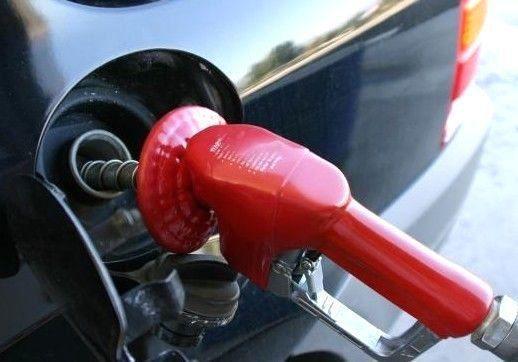 汽车油耗高，别被这些“省油技巧”给害了，钱花的更多