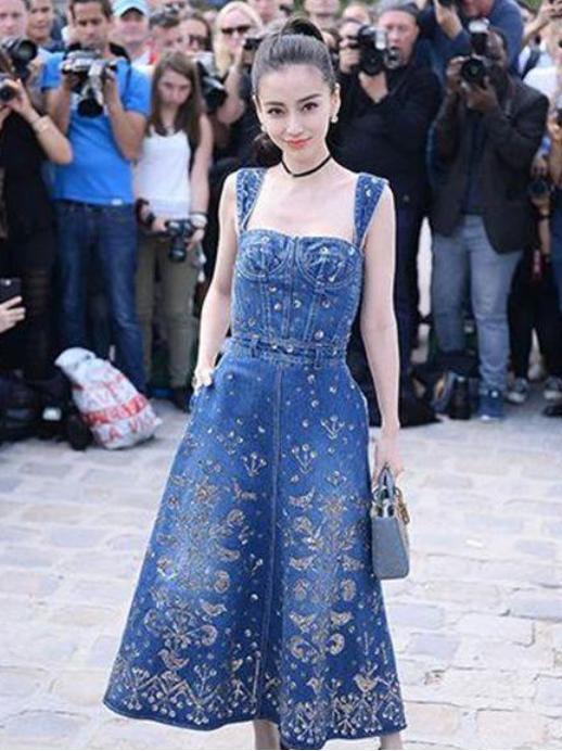 angelababy时装周街拍 流苏外套+牛仔裤示范早春穿搭