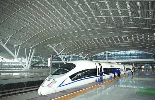 武汉高铁是中国最大中转站, 称为全球最美建筑, 中国未来高铁中心