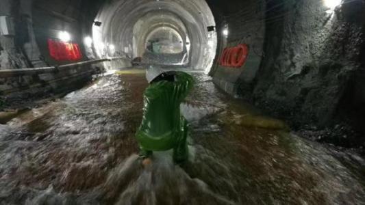 中国挑战世界最难隧道：2年才挖156米，中国人真了不起