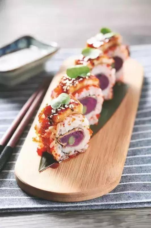 没吃过寿司不足以谈人生，青岛最好吃的8家寿司在这里！看饿了…