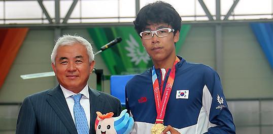 韩国天才网球少年曾求助心理医生，一夜成名引领韩国网球风暴