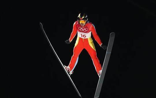 滑翔在平昌的红色鹰隼：半路出家，生日前她改写中国跳台滑雪历史