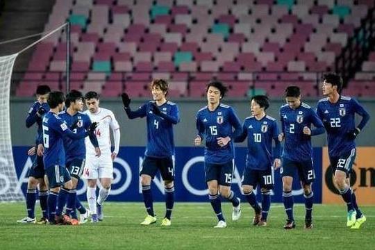 牛逼吹过头了！日本U21豪言要夺冠，却遭乌兹别克斯坦打爆出局