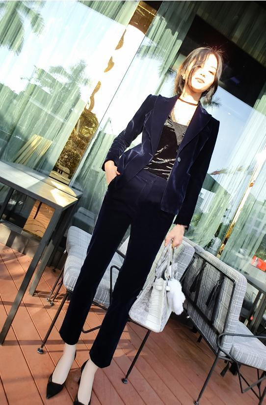 杨幂都驾驭不了的丝绒面料，这样穿才会好看