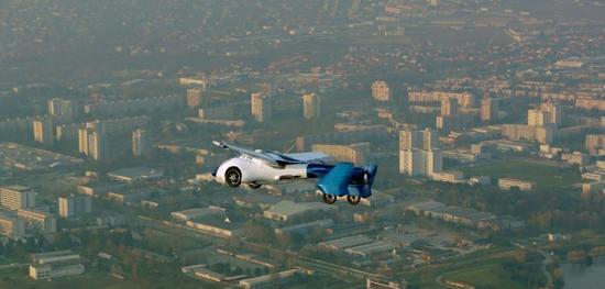 就在明年，第一辆会飞的汽车将上市！2018，城市开启无堵时代！