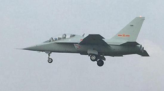 中国洪都研发的高级教练机 歼教-10已经装备海军