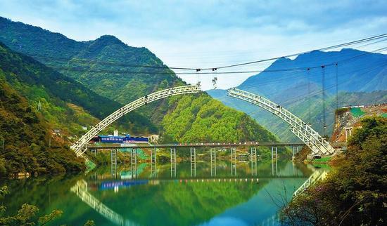 世界第一高桥通车，谁知陕西高桥也曾享誉"亚洲第一高墩大桥"？
