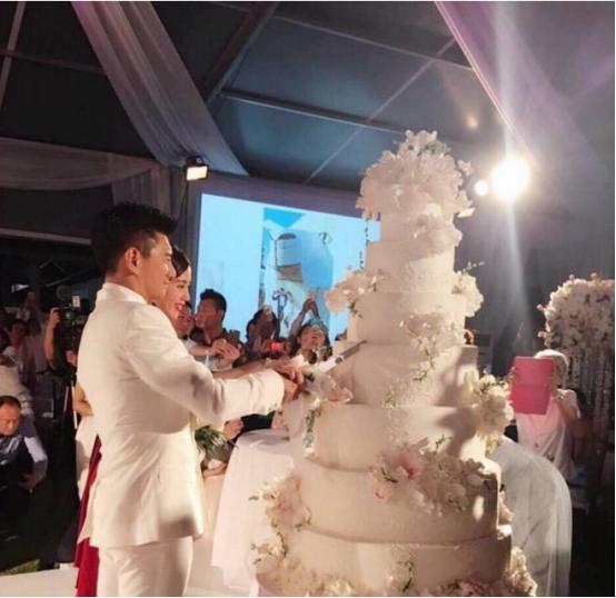 细数明星结婚时的蛋糕、看看你们都知道那些？