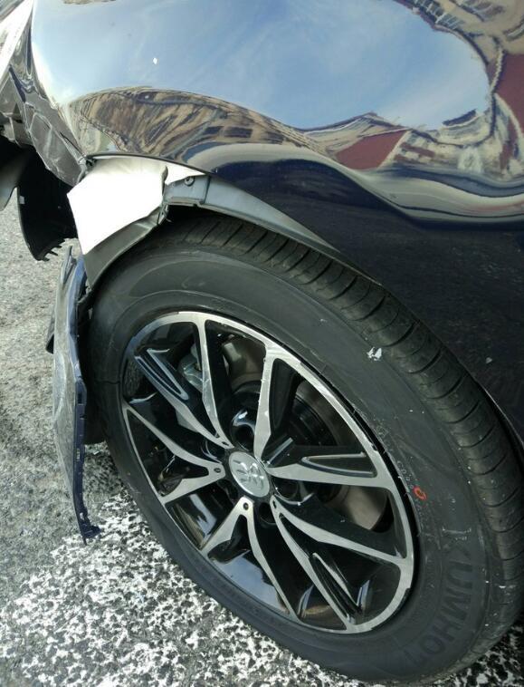 宋MAX提车第4天首撞，比亚迪首次败给了日系车，轮胎遭吐槽