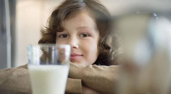 你以为这些“牛奶”营养价值高，其实孩子很可能喝了糖水！