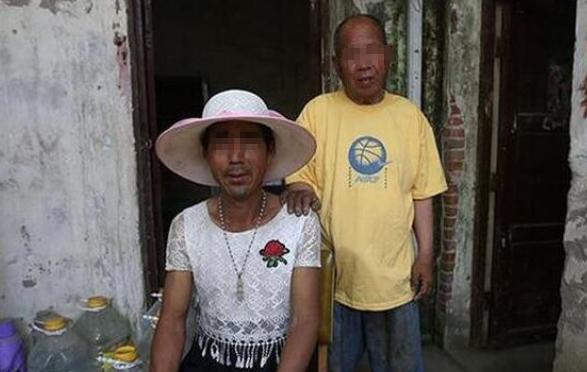 六十岁老头同性恋三年同居，却让周围的人都羡慕不已！