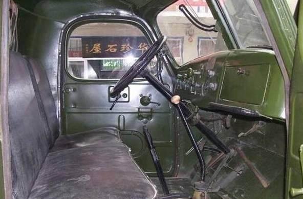 中国史上第一辆解放牌汽车，放到如今给俩法拉利都不换！