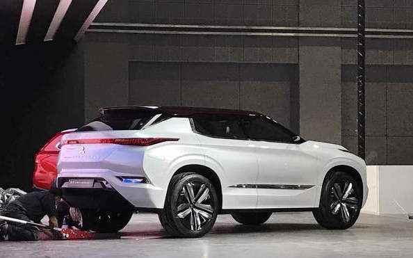 售价12万三菱全新SUV, 独有电机系统配四驱, 性能不输汉兰达