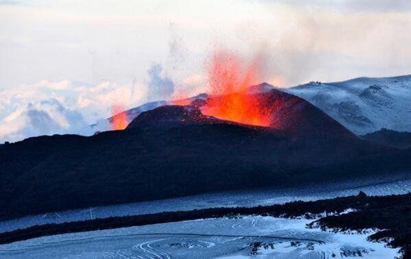 世界上10大最高的活火山，第一海拔达到6891米，壮观至极
