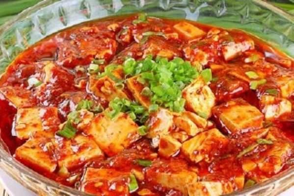 为什么饭店的大铁锅从来都不粘锅？
