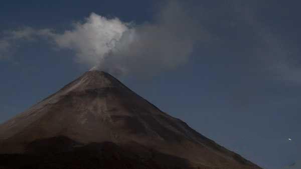 世界上10大最高的活火山，第一海拔达到6891米，壮观至极