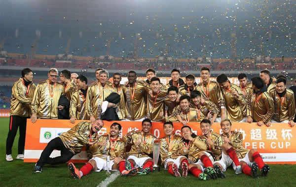 广州恒大，要么拿亚冠冠军，要么举起超级杯，你看着办！