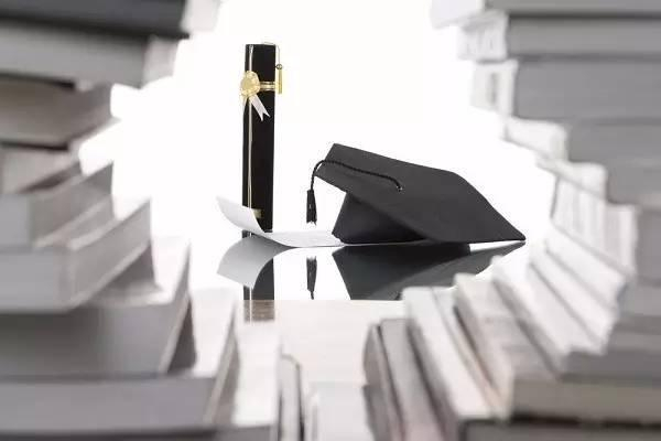 堂堂985博士，要去高职了，天空是灰暗的！