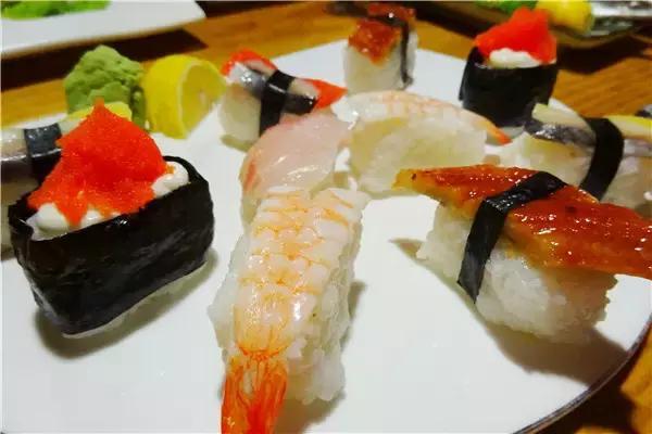 没吃过寿司不足以谈人生，青岛最好吃的8家寿司在这里！看饿了…
