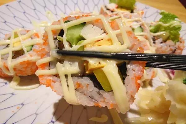 没吃过寿司不足以谈人生，青岛最好吃的8家寿司在这里！看饿了…