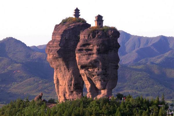 河北承德双塔山, 丹崖绝壁, 高不可攀, 留给世人的是一个待解之谜