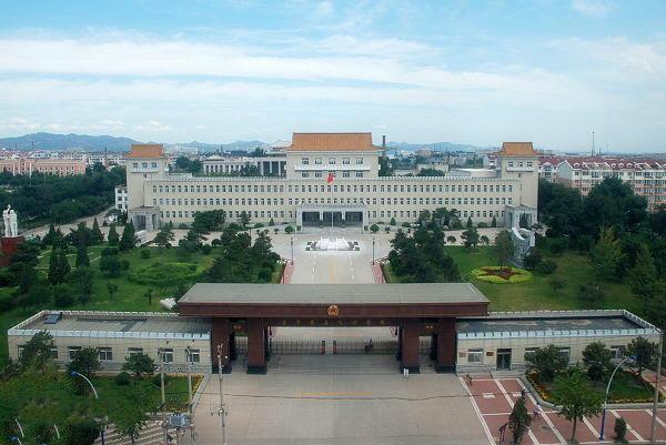 国内军校最多的城市，十大军校就占三个，陆空火箭军和武警全都有