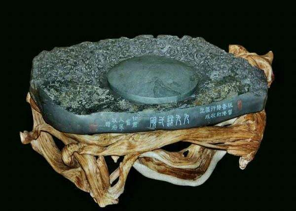 門字硯 五台山緑石】◇微群点状波紋の潤緑美石◇七吋加厚◇唐木共箱
