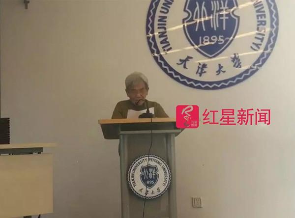 81岁学霸大学本科毕业，能说四门外语：别叫奶奶，叫我同学