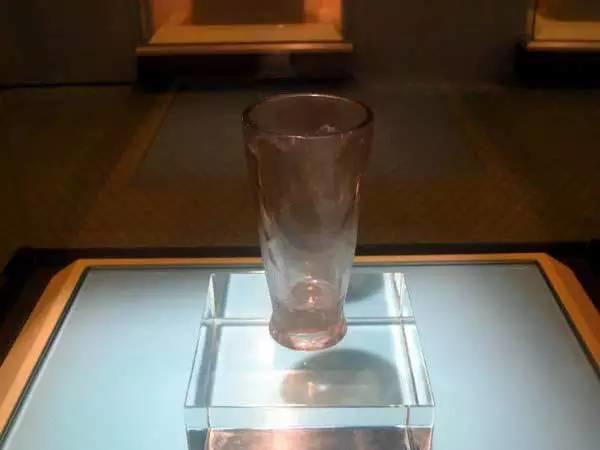 千年古墓挖出一只玻璃杯 专家却说是绝世孤宝 就是这件物品
