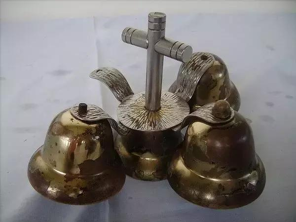 神父在弥撒中使用的各种圣器，是做什么用的？太涨知识了！