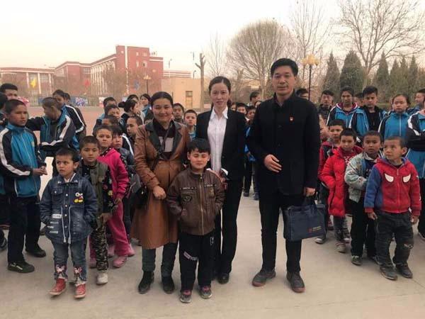 新疆阿克苏市检察院驻村工作队帮失聪儿童圆入学梦