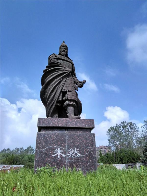 此人是三国人雄，在演义中却被赵云秒杀，是挖掘的吴墓等级最高的