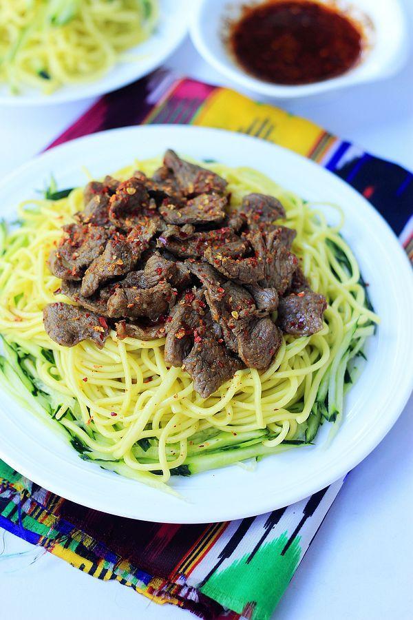 新疆十大美食之一的黄面烤肉，做法大公开了
